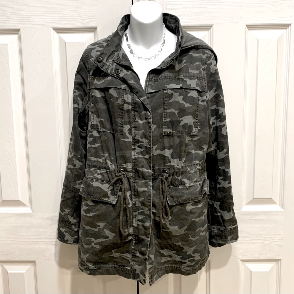 Universal Thread Camo Jacket
